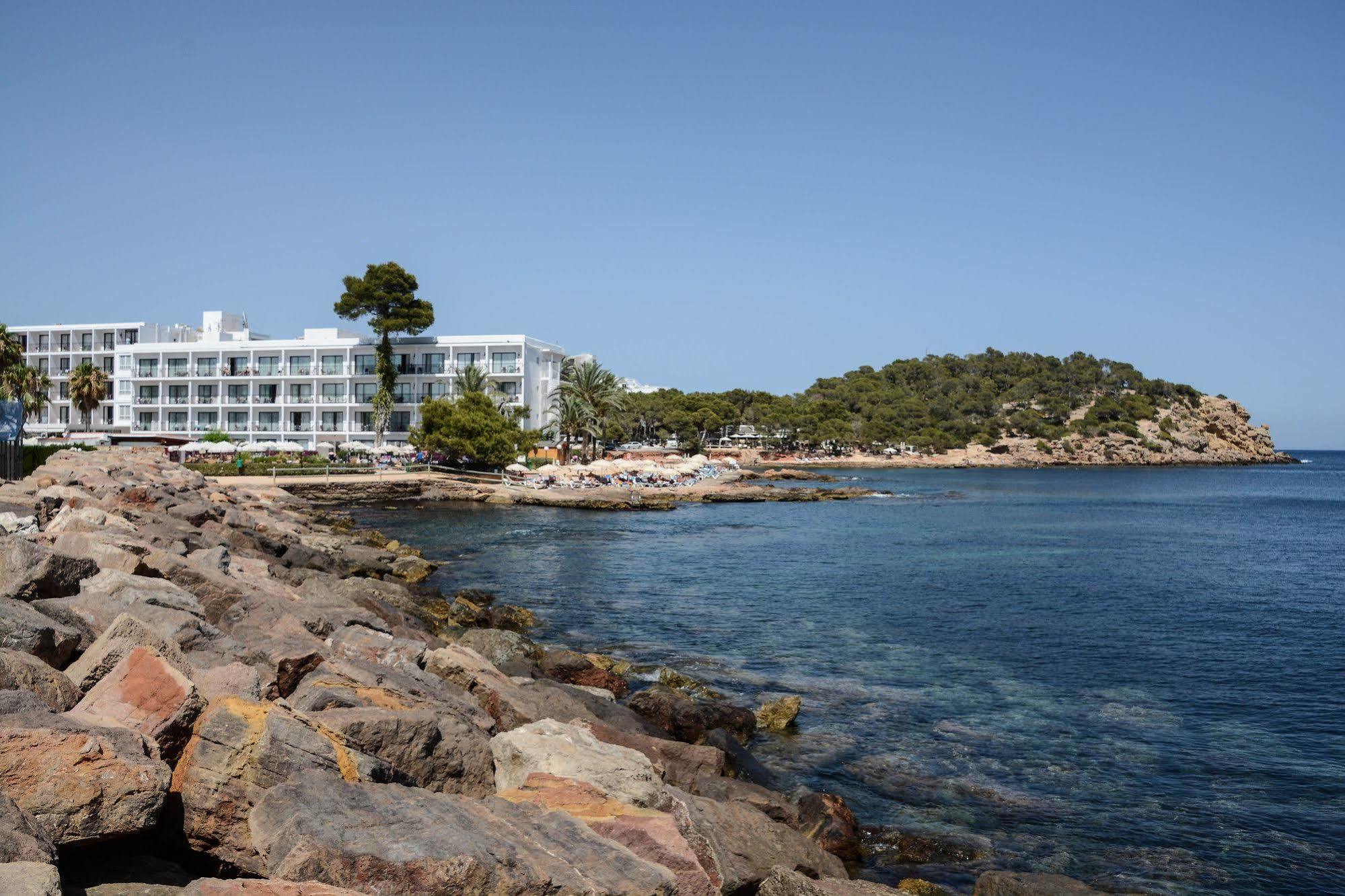 Отель Catalonia Ses Estaques - Adults Only Санта-Эулалия-дель-Рио Экстерьер фото