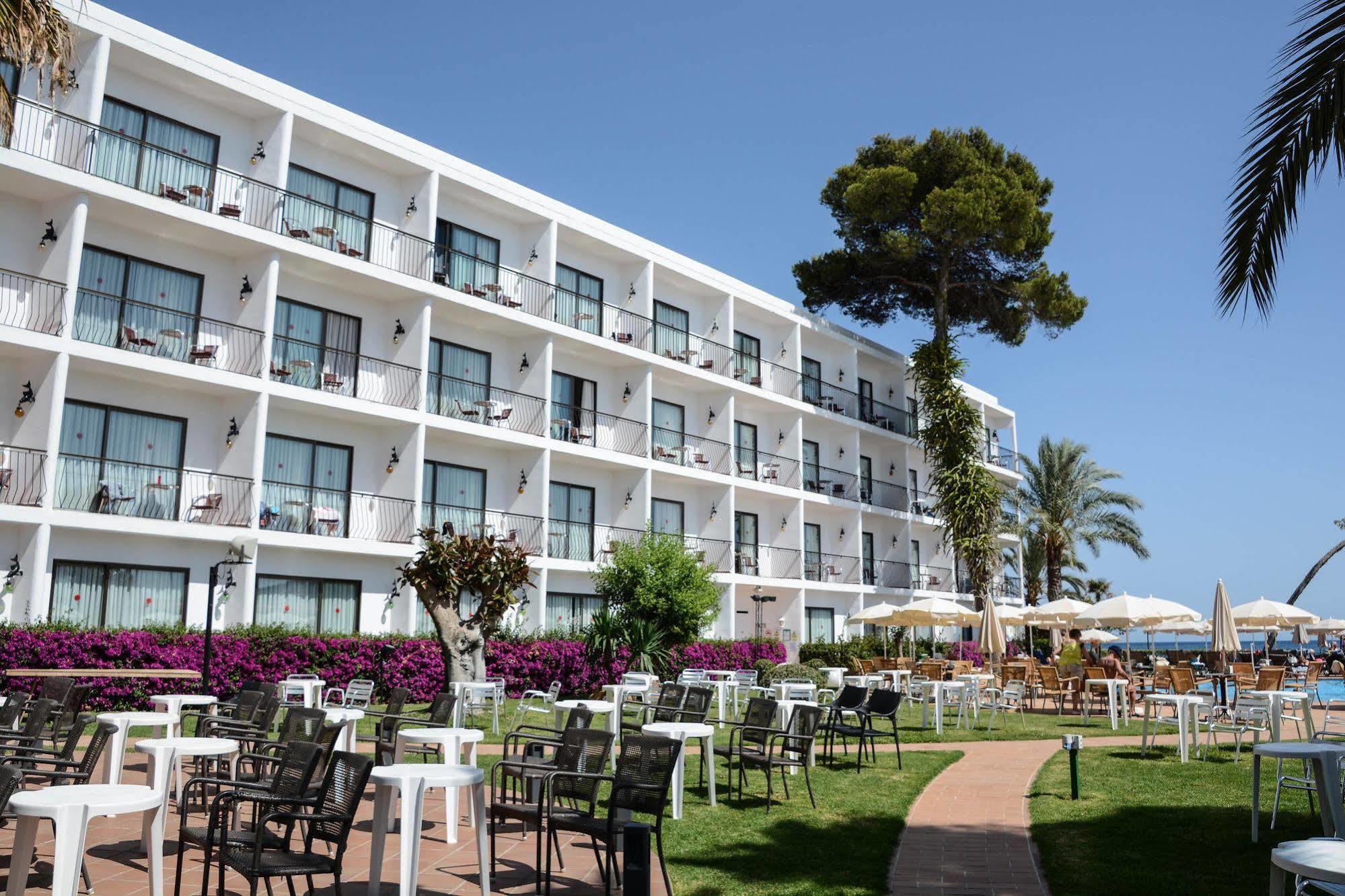 Отель Catalonia Ses Estaques - Adults Only Санта-Эулалия-дель-Рио Экстерьер фото